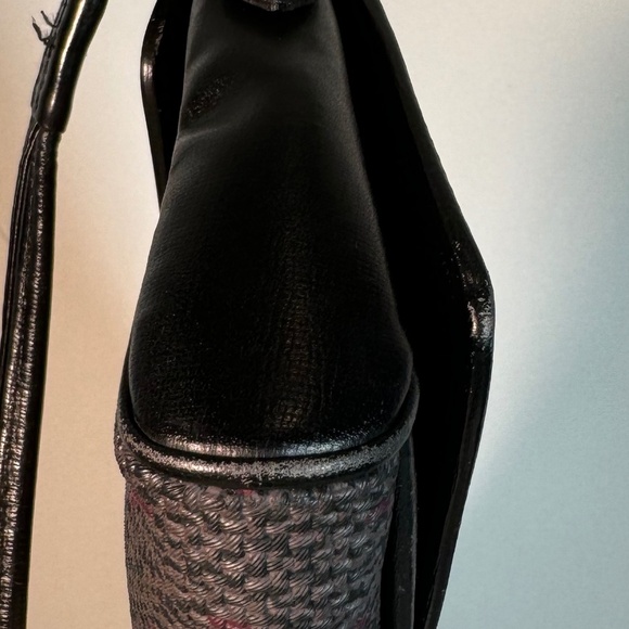 YSL Vintage Crossbody - Picture 5 of 16